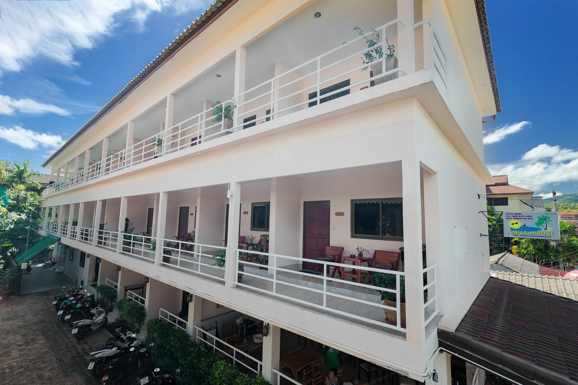 Smile House Karon Hotell Exteriör bild